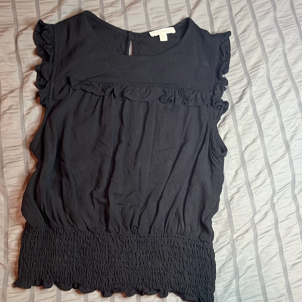Medium black cropped and cinched waist cute ruffled top